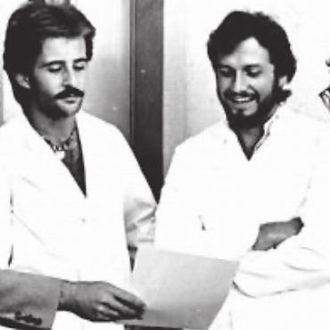 Es braucht ein Bekenntnis - 800-Jahr-Feier 1978. Notar Alois Lütolf bestätigt den drei Bäckern Albrik Kuhn, Peter Bachmann und Bruno Widmer die Länge der Cremeschnitte (300 Meter). Bild: Archiv