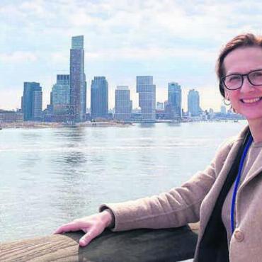 In New York viel Energie getankt - Von Wohlen nach New York: Laura Pascolin geniesst die Aussicht. Bild: zg
