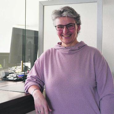 Die Ansprüche steigen laufend - Für Gemeinderätin Gaby Schönenberg war es ein Prozess, sich einzugestehen, dass die Betreuung der Asylsuchenden in professionelle Hände übergehen sollte. Bild: Annemarie Keusch
