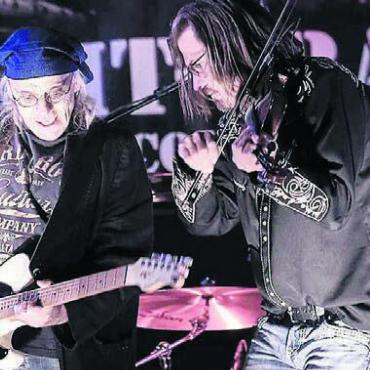 Country-Rock animiert zum Tanz - Gitarre und Fiddle prägen den Sound von «Night Train». Bild: zg