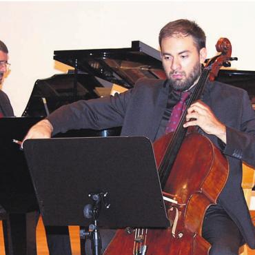 Maestro-Pianist gibt sich die Ehre - Maestro und Pianist Héctor Ocampo füllt in Mexiko die Konzertsäle. Nun spielt er in Wohlen mit dem talentierten Cellisten Jorge Carrión. Bild: pd