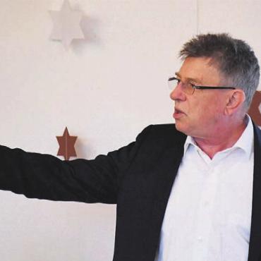 Paradies für die Sonnenscheine - Vereinspräsident Paul Huwiler begrüsste die Gäste und rühmte die Kita Peter Dreifuss als Pionierwerk und «für Wohlen systemrelevant».