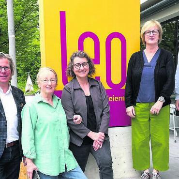 Restaurant Leo ist gut unterwegs - Der neu zusammengesetzte «Leo»-Vorstand (v. l.): Eric Roeleven, Präsidentin Monika Küng, Ines Graf (neu), Barbara Oswald und Seraina Malfent (neu). Es fehlt Gerhard Wilp (neu). Bild: wam