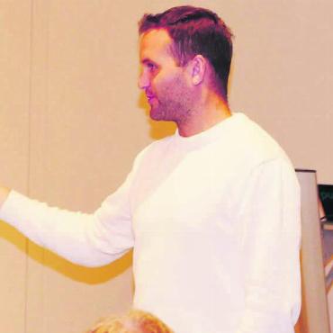 Autonomie der Gemeinden erhalten - Joel Haueter präsentierte den Gemeinden ein neues digitales Tool. Bild: tre