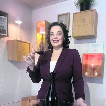 Sie setzt auf Schweizer Wein - Christina Hediger ist eine Expertin, wenn es um Wein geht. Die Freiämterin wagt nun den Schritt in die Selbstständigkeit und eröffnet in Seengen einen Laden. Bild: zg