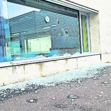 Warten auf das Okay aus Aarau - Die vielen und teuren Schäden über Ostern 2023 haben zum Umdenken geführt. Jetzt sollen auf den Schularealen Kameras montiert werden. Noch dauert es aber etwas, bis dies passiert. Bild: Archiv