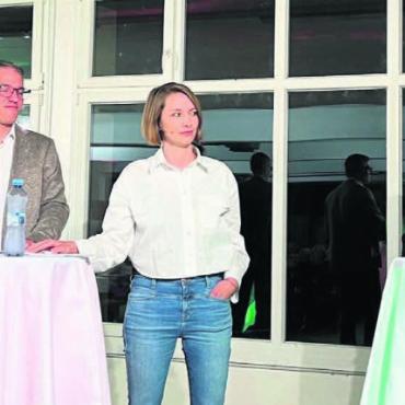 Sackgasse oder Zukunft? - Intensive Diskussionen (v. l.): Stephan Dietrich, Markus Dietschi, Gesprächsleiter Fabian Hägler, Christina Bachmann-Roth, Adrian Schoop und Philipp Gut. Bild: Walter Minder
