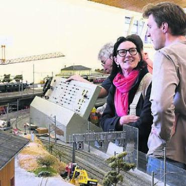 Stellenwert weiter gestärkt - Viele Menschen konnten sich am Jubiläumswochenende für die Modelleisenbahnanlage begeistern. Bilder: dm