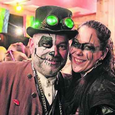 Fasnacht im Blut - Peter und Cindy Gauch leben für die Fasnacht. Er als Ehrenschränzer, sie als Rüss-Chatz.