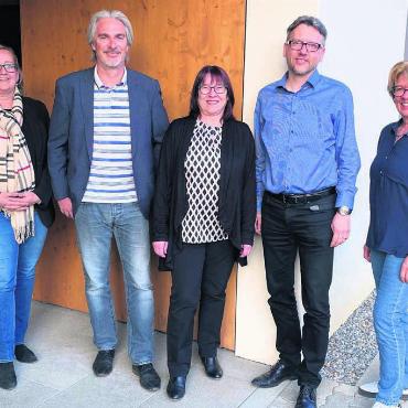 Leistungen sind sehr gefragt - Der Vorstand kann zufrieden sein mit dem vergangenen Jahr und den erbrachten Leistungen (von links): Christa Lüthy (Ressort Qualität), Präsident Patrick Fischer (Personal), Heidi Baur (Zusätzliche Dienste), Thomas Kaufmann (Finanzen) und Vizepräsidentin Edith von Arx (Öffentlichkeitsarbeit, PR und Veranstaltungen). Bild: Archiv