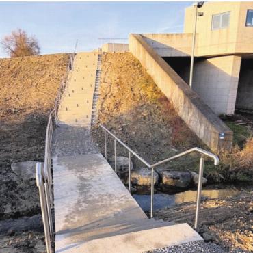 Es ist endlich vollbracht - Mit der neuen und modernen Brücke samt Treppenanlage ist nun die Sicherheit garantiert.