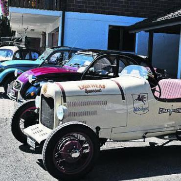 Mit Liebhabern fachsimpeln - Und auch sie waren zu bewundern: Oldtimer, die einfach gefallen.