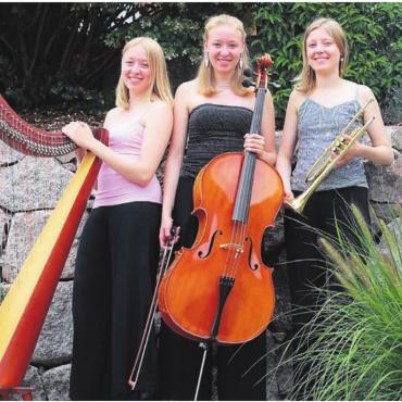 Musikalische Geschwister - Sie spielen Werke aus der Klassik, Filmmusik und aus dem Pop: Jana Bürger, Harfe; Nora Bürger, Cello; und Olivia Bürger, Trompete. Bild: zg
