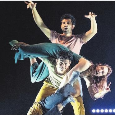Tanztheater mit Vibraktion - Das Tanztheater Baden bietet einen Tanzabend zum Reflektieren. Bild: pd