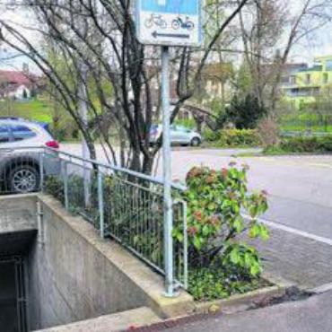 Besichtigung der Asylunterkunft - Wie lebt es sich hier im Untergrund? Nächste Woche können sich die Dottiker ein Bild davon machen. Bild: Archiv