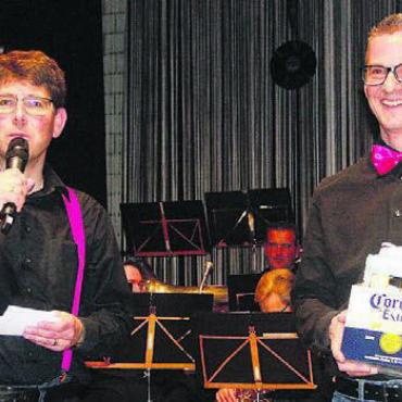 Stromausfall getrotzt - Präsident Stefan Martin (links) bedankte sich bei seinem Vorgänger Nicola Altschul.