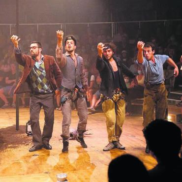 Diesmal mit drei Premieren - Der Circus gastiert im Circus: Der französisch-schweizerische Cirque la Compagnie präsentiert sein neues Stück «Pandax» im eigenen Zelt, welches auf dem Monti-Gelände aufgebaut wird. Bild: pd