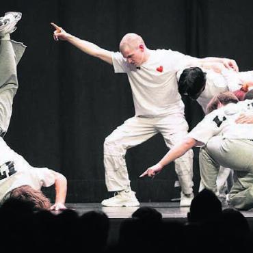 Die ganze Tanz-Palette - Schwungvoll und oldschool: die Breakdance-Crew.
