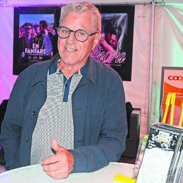 Beten für schlechtes Wetter - Viele kennen ihn noch als Kommentator vieler Sportsendungen. Inzwischen hat Victor Rohner das Schweizer Fernsehen verlassen und macht eigene Reportagen. Mit «Hölde» hat er sich an seinen ersten Kinofilm gewagt. Bilder: Chregi Hansen