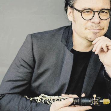 Musik gegen Brustkrebs - Reto Bieri tritt im Rahmen der kantonsweit stattfindenden «Pink Sound»-Konzerte in Boswil auf. Bild: Marco Borggreve