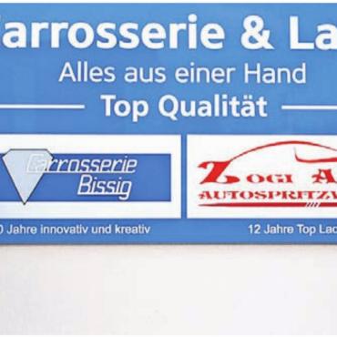 Carrosserie und Autolackierung aus einer Hand - Markus Bissig (links) hat sein Lebenswerk Avni Krasniqi anvertraut. Bild: zg