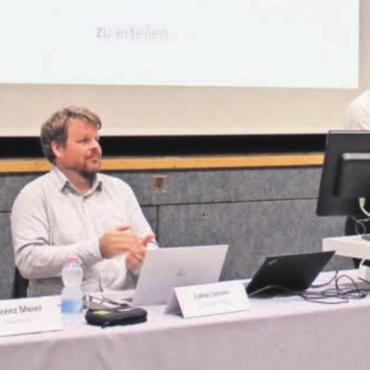 Dottiker wollen keine neue Brücke - Der Gemeinderat Dottikon applaudiert den zahlreichen Bewerbern zur Einbürgerung. Bei der Diskussion rund um die Tieffurtbrücke wurde es dann ernster. Bild: pf