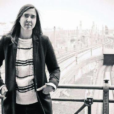 Wortspiele und Experimente - Die Wohlerin Sarah Chaksad war schon als Kind von der Musik begeistert. Sie spielt gleich an zwei Abenden im Sternensaal. Bild: pd
