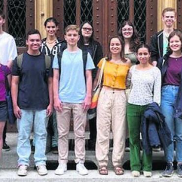 «Carte Blanche» und junge Talente - Die Teilnehmerinnen und Teilnehmer des Aargauer Spitzenförderprogramms werden in der Kanti-Aula ihr grosses Talent beweisen können.
