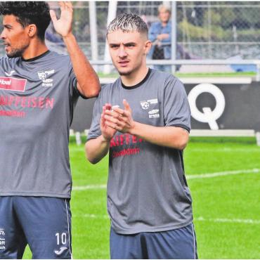 Duell gegen den Stammclub - Nik Dubler (rechts) vor dem Hinspiel gegen den FC Wohlen. Er bereitete seinem Stammverein damals durchaus Probleme. Das will er auch morgen Samstag.
Bild: Archiv/jl