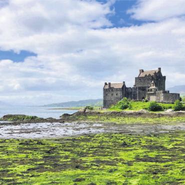 Tage, die niemals enden - Diese tolle Aufnahme gelang Conny Waeber aus Wohlen am 23. Juni. Dazu schreibt sie: «Während meiner wunderschönen Schottland-Reise konnte ich das Eilean Donan Castle besuchen. Ein Wahrzeichen der schottischen Highlands.» Die Burg liegt auf einer kleinen Landzunge, die bei Flut zu einer winzigen Gezeiteninsel wird.