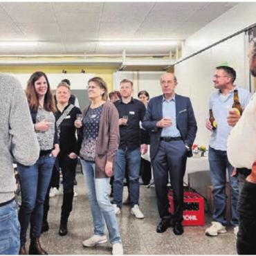 Auf gute Zusammenarbeit - Alain Maître, mit dem Rücken im Bild, und die Gemeinde Oberlunkhofen waren Gastgeber für die Kollegen aus den anderen Kellerämter Gemeinden.