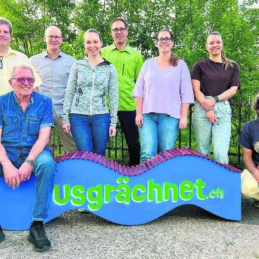 «Usgrächnet» hier geht etwas - Das OK ist fleissig am Vorbereiten, hinten von links: Marcel Riesen, Michi Meier, Anja Bächler, Maurus Schober, Ramona Kuhn, Vanessa Kohler, Meri Müller; vorne: Ruedi Seiler. Es fehlt: Dominique Betschart. Bilder: zg