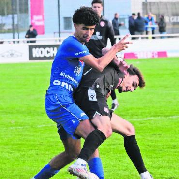Der Jüngste ist unscheinbar stark - Luca Nascimento (links) ist mit 17 Jahren schon ein starker Fussballer. «Der Pitbull, der dem Gegner auf den Füssen steht», sagt Captain Pnishi. «Er hat eine enorme Spielintelligenz», sagt Ex-Trainer Alain Schultz. Bild: Archiv
