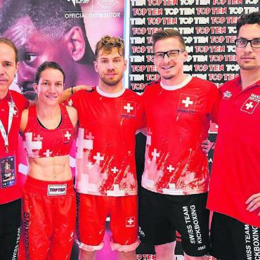 Er braucht den Dauerstress - Die Wohler an der WM in Portugal. Von links: Rocco Cipriano, die beiden Bronzegewinner Isabelle Hagen (die sich in Wohlen auf die WM vorbereitete) und Roy Cipriano, Dave Nicchini und Danylo Mancari. Es fehlt: Kampfrichter Toni Cerundulo. Bild: zg