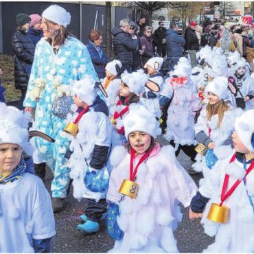 Das Glück der Tüchtigen - Schäfchen zählen – dies war das Motto eines Teils des Kindergartens. Eingeschlafen ist dabei niemand. Bilder: Chregi Hansen