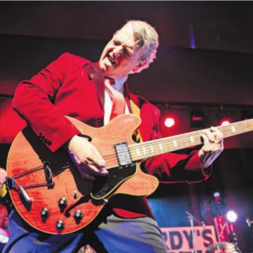 Er ist einfach mitreissend - Front- und Showmann von The Hardy’s Bubbles: Peter Meyer. Bild: Luca Rey