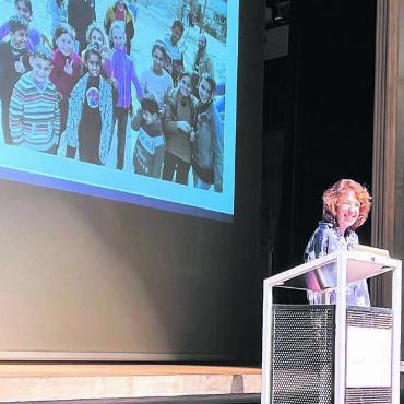«Nimm mich bitte mit» - Auch wenn sie täglich mit Gewalt und Korruption konfrontiert ist – Susanne Brunner freute sich über das grosse Interesse an ihrem Vortrag. Bilder: Walter Minder