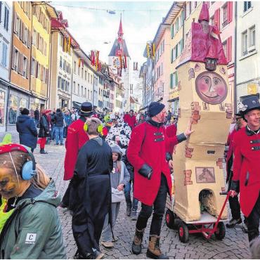 «Lachen, feiern, fröhlich sein» - Das Original und das Duplikat der sich nach dem Spittelturm benennenden Clique machen beide eine gute Figur.
