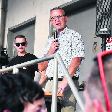 «Mit grossem Gemeinschaftssinn» - Natürlich liess es sich Urs Beyeler nicht nehmen, an der «Next Level»-Party ein paar Worte an die Anwesenden zu richten. Bild: Archiv