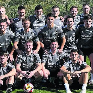 Wo der Präsi mittrainiert - Der FC Muri geniesst das schöne Wetter in Spanien. Bild: zg