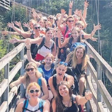 Heiterkeit in den Bergen - Die Turnerinnen erlebten ein tolles Frauenwochenende. Bild: zg