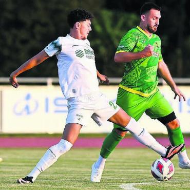 Überlegenheit nicht genutzt - Lorik Hasic (rechts) überzeugte bei seinem Debüt für den FC Mutschellen mit einem Assist. Die Freiämter holten trotzdem nur einen Punkt. Bild: Alexander Wagner