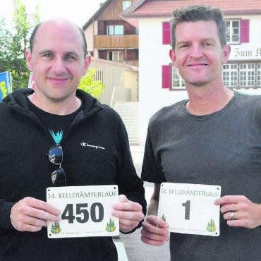 Mit neuer Kategorie an den Start - Die Vorbereitungen für den anstehenden Kellerämterlauf sind in vollem Gang: Fabian Hasler und Anthony Paine (von links nach rechts). Bild: Celeste Blanc / Archiv