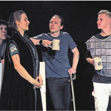 In Zufluchtsorte träumen - Bremgarter Jungschauspieler in Aktion: Sie sind Helden auf der Suche nach einer Mission. Bild: zg