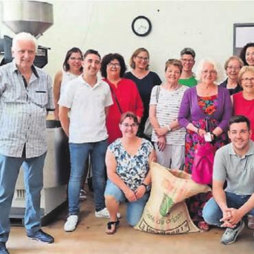 Wo Kaffee entsteht - Der Frauenbund Muri erkundete mit Gästen die Kaffeerösterei. Bild: zg