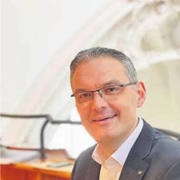 Volles Potenzial des Instruments ausnutzen - Für Stephan Kreutz ist der Auftritt in der Villmerger Kirche ein Heimspiel. Bild: zg