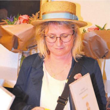 Kinderbuchfigur wird geadelt - Laudatorin Claudia Nick.
