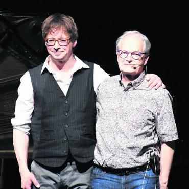 Der Papst hat mitgeholfen - Unterhielten das Publikum bestens: Musik Lukas Stäger und Jörg Meier.