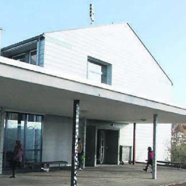 Zwei Personen werden pensioniert - In der Schule kommt es zu personellen Wechseln. Bild: Archiv
