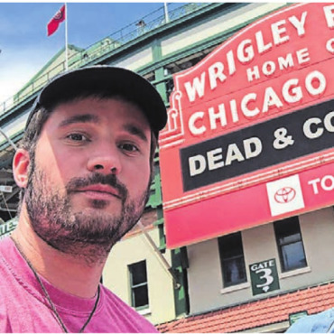 Im Geist der 68er-Bewegung - Adriano Meyer (links) und Pascal Schmider besuchten auf ihrer USA-Reise mehrere Konzerte von Dead & Company. Jetzt wollen sie den Spirit der legendären Grateful Dead nach Wohlen bringen. Bild: zg